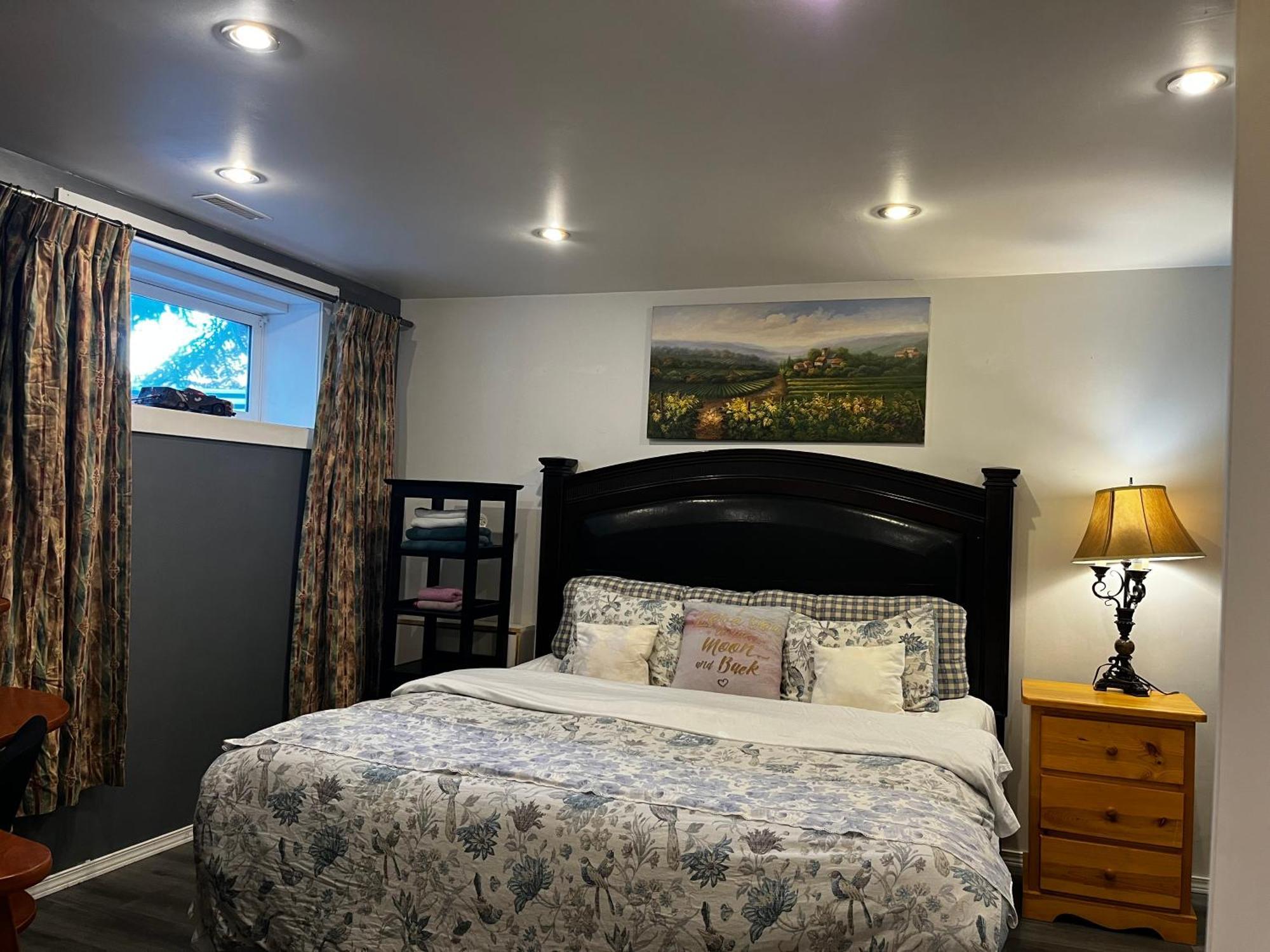 Hidden Valley New Basement Suite With Private Bathroom! Калґарі Екстер'єр фото
