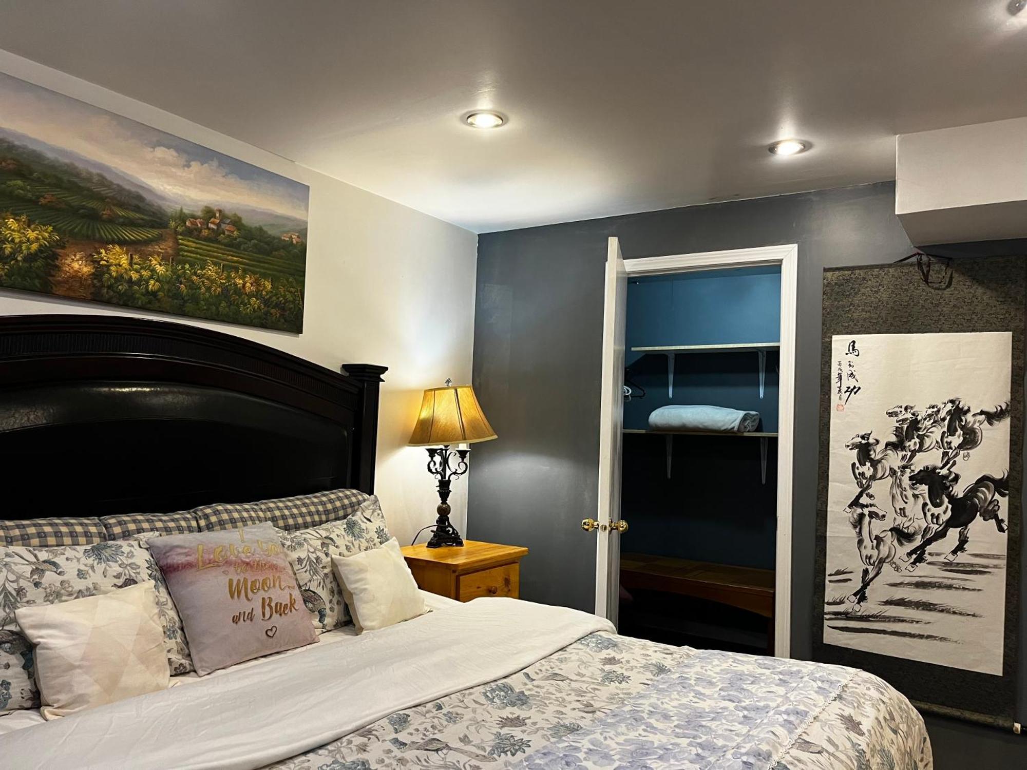 Hidden Valley New Basement Suite With Private Bathroom! Калґарі Екстер'єр фото